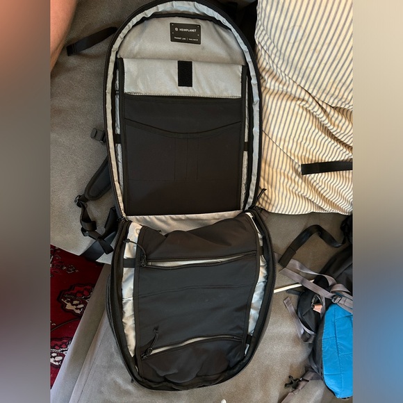 Heimplanet 28 liter travel backpack in castle rock grey - Picture 4 of 9